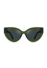 Gafas de sol con forma de ojo de gato, montura de acetato biodegradable color verde y lentes de PMMA reciclado color negro.