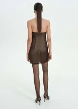 Minivestido marrón de fiesta, strapless, con forro interior y diseño entallado estilo corsetero.