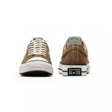 Championes Converse Star Player 76 de caña baja, color marrón con logo de estrella y galón en blanco.