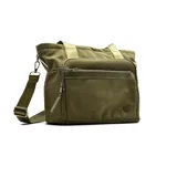 Bolso tipo shopper color mostaza, con bolsillo frontal con cierre y correa bandolera ajustable y desmontable.