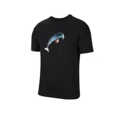 Remera Nike SB de hombre, con gráfico de un delfín en un aro, confeccionada en algodón holgado.