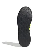 Championes Adidas Lite Racer 4.0 negros con detalles en amarillo limón.