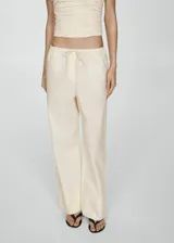 Pantalón de algodón color crudo, de corte wide leg, tiro alto y cintura elástica con cordón ajustable.
