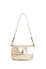 Mini bag dorada inspirada en un acordeón, con múltiples compartimentos y doble correa.