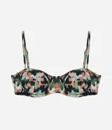 Top de bikini con estampado tie dye en tonos verde, negro y rosa. Diseño de media taza con breteles finos ajustables, lazo en la espalda y costuras contrastantes. Confeccionado en microfibra.