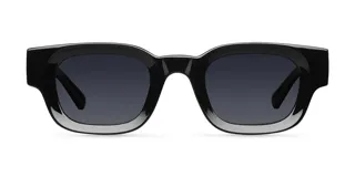 Lentes de sol con forma cuadrada y montura negra, diseñados para comodidad y durabilidad.