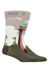 Calcetines de bambú con diseño de paisaje africano con árboles baobab.