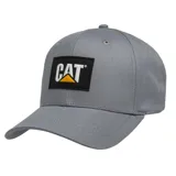 Gorro negro con etiqueta de logo de silicona en el centro, visera curva y cierre ajustable con broche.