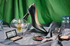 Zapato de tacón alto Ayla, color negro, con capellada, forro y plantilla 100% de cuero. Tacón de 9,5 cm.