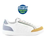 Zapatillas deportivas blancas con detalles en color verde y beige, fabricadas en material sintético duradero y plantilla MEMORY FOAM.