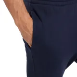 Pantalón de jogging azul marino de felpa con interior cepillado, cintura elástica con cordón ajustable y logo de Reebok bordado en blanco en la pierna izquierda.