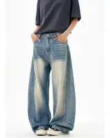 Pantalón de jean celeste de corte amplio con efecto lavado.