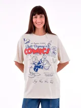 Remera color crema con estampado de cómic de Donald Duck en azul y rojo.