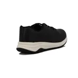 Championes deportivos color café, con cordones blancos y suela gruesa color crema.