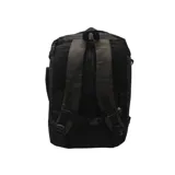 Mochila marrón de diseño rectangular con paneles geométricos pespunteados en el frente. Incluye varios compartimentos con cierre de cremallera metálica, asa de mano superior y correas acolchadas regulables.