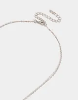 Cadena dorada con dije de candado en forma de corazón y llave con corazón lila.