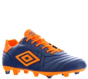 Championes de fútbol Umbro Touch FG, color negro con detalles en rojo y logo de la marca en el lateral.