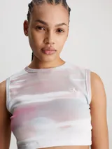 Remera cropped sin mangas de punto de algodón elástico con textura de canalé y estampado multicolor.
