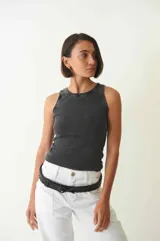 Musculosa básica de morley color gris con efecto desgastado y cuello a la base.