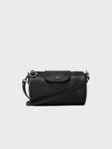 Bandolera Longchamp modelo Le Pliage Xtra XS, color rosa pálido, con correa ajustable y cierre de solapa con botón a presión.
