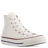 Championes Converse All Star Chuck 70 de caña alta, color blanco tiza, con suela de goma con detalles en azul y rojo.