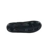 Championes de fútbol Umbro Fuzion, color negro, sin cordones, con cuello de tobillo tejido y suela con tapones para césped. Logo de Umbro en blanco en el lateral.