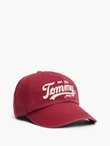 Gorra de béisbol color bordó con logo Tommy Jeans bordado en blanco en el frente.