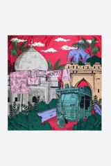 Pañuelo cuadrado con estampado de ciudad india sobre fondo rojo.