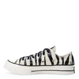 Championes Converse Chuck Taylor 70 Glow In The Dark con estampado animal print en blanco y negro, cordones negros y suela blanca con detalles en negro.