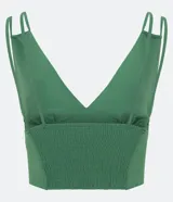 Blusa cropped color verde bosque, con escote en V profundo, tirantes dobles finos y estructura tipo corsé con costuras verticales en el frente.