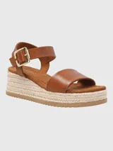 Sandalias negras con plataforma de yute, tira ancha sobre los dedos y tira con hebilla dorada alrededor del tobillo.
