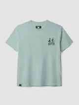 Camiseta verde agua con estampado en la parte superior izquierda y en la espalda. Corte oversize.