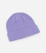 Gorro de lana tejido color celeste, con dobladillo.