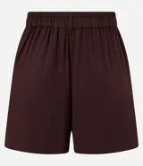 Short de corte alfaiatado color negro, confeccionado en viscosa twill.