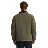 Campera reversible de peluche color negro con detalles en verde, de corte cómodo.