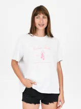 Remera gris con estampa frontal de texto "Ecole de Ballet" y dibujo de zapatillas de ballet en color rosa.