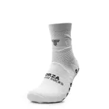 Medias blancas con textura y logo de la marca en negro.