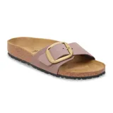 Sandalias Birkenstock modelo Madrid Big Buckle, color lila, con hebilla grande dorada.