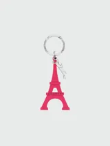 Llavero Longchamp con dije de la Torre Eiffel color fucsia y dije del logo de la marca en plateado.