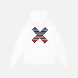 Buzo hoodie blanco de corte clásico con logo estampado en el pecho.