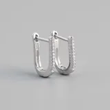 Aros de plata 925 para mujer con diseño elegante y detalles brillantes.
