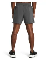 Short deportivo Under Armour Launch de 5 pulgadas, color verde lima, con logo reflectivo en la pierna izquierda.