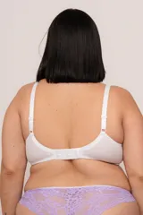 Soutien reductor con aro, confeccionado en lycra y puntilla elastizada. Breteles elásticos regulables y broches reforzados regulables en espalda. Diseño con copas de encaje floral color lila y laterales blancos.