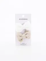Pack de dos broches para el pelo con forma de moña, uno color crudo y otro color blanco.