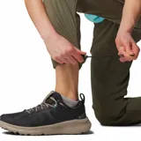 Pantalón de trekking color verde oliva, con cintura elástica, bolsillos laterales con cierre y puños ajustables. Confeccionado con tejido que repele la humedad y protege del sol.