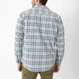 Camisa de hombre a cuadros, de manga larga, con bolsillo en el pecho.
