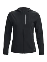 Campera deportiva negra con capucha, cierre frontal completo y logo Under Armour en el pecho.