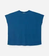 Blusa tipo muscle tee color turquesa, hecha en ribana de viscosa y poliéster, con escote redondo y sin sisas.