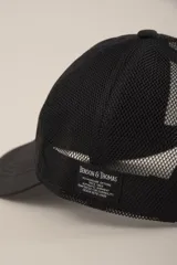 Gorra de béisbol azul marino con paneles frontales rígidos y paneles traseros de malla.