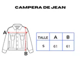 Campera de jean de color azul claro con efecto gastado y roturas. Presenta cuello, cierre frontal de botones, dos bolsillos con solapa en el pecho y bolsillos laterales a la altura de la cintura.